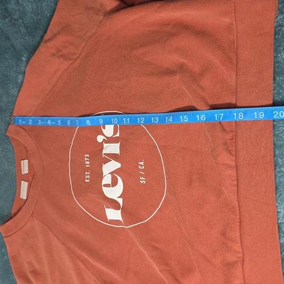 Levi's Salmon Crewneck Cropped Sweatshirt - Picture 3 of 4